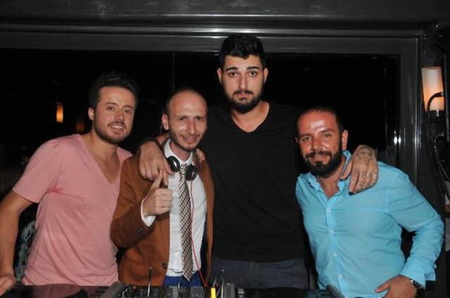 İdo ise, yeni single'ının annesinin şirketi Deriko Müzik'ten çıkacağını söyledi.