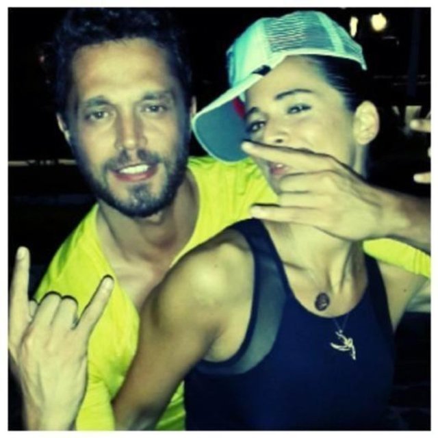 Posta gazetesinde yer alan habere göre eski aşkı Eliz Sakuçoğlu'nu çabuk unutan Murat Boz, Aslıhan Doğan'la Bodrum Türkbükü'nde sabaha kadar dans edip eğlendi.