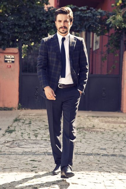 Uzun yıllardır ünlü popçuyla çalışan Sakuçoğlu, Kardeş Payı dizisinin yıldızı yakışıklı oyuncu Ahmet Kural ile anlaştı.