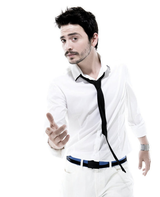 Sakuçoğlu, televizyon ve sinema projelerinin yanı sıra bir de albüm çıkarmaya hazırlanan Kural'ın konser organizasyonlarını üstlenecek.