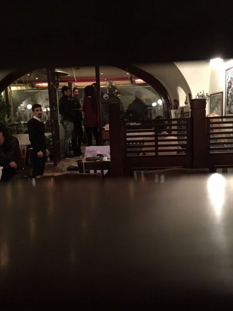 ÜÇ GÜZELLE EĞLENDİLER - Boluğur'dan çapkınlıkları yüzünden ayrıldığı iddia edilen Dalkılıç, arkadaşı Engin Öztürk'le üç kadınla sabaha kadar eğlendi.