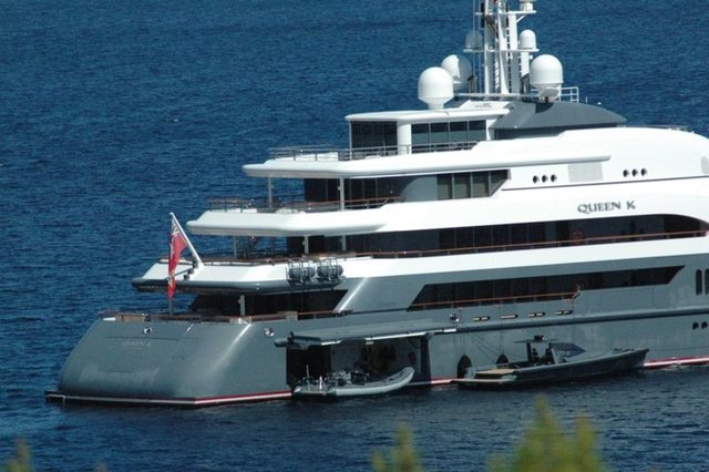 Bir hafta önce eşi Polina Deripaska ve 2 çocuğuyla Bodrum'da bir günlük tatil yapıp ardından tek başına İngiltere'ye dönen Deripaska, önceki gün özel uçağıyla Milas Bodrum Havalimanı'na indi.