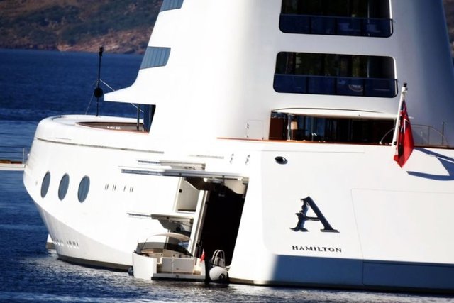 Rus milyarder Andrey Melnichenko, 119 metre uzunluğundaki 'A' adlı yatıyla Muğla'nın Bodrum ilçesine demirledi.