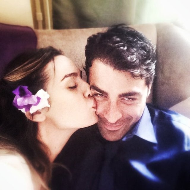 'Küçük Ağa' dizisinde rol almaya başladıktan sonra aşk yaşamaya başlayan Sarp Levendoğlu ile Birce Akalay, bu akşam nikah masasına oturuyor.