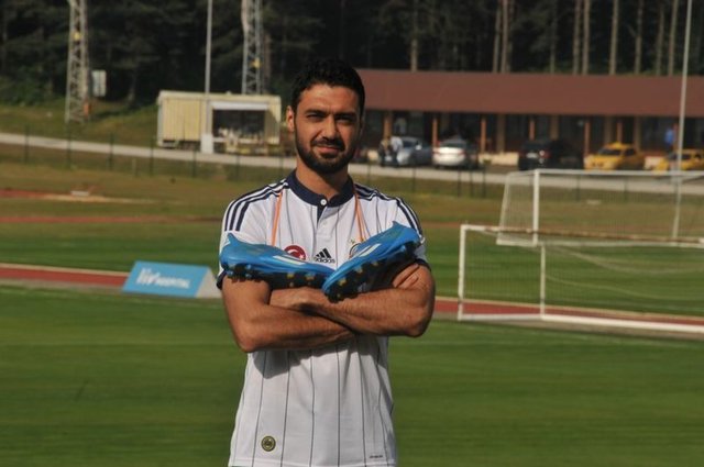 Fenerbahçeli futbolcu Bekir İrtegün @bekirtegun Spor muhabiri Erkan Koyuncu'nun böyle bir nedenle kaybetmemiz ne acı. Mekani cennet olsun Allah ailesine sabır versin