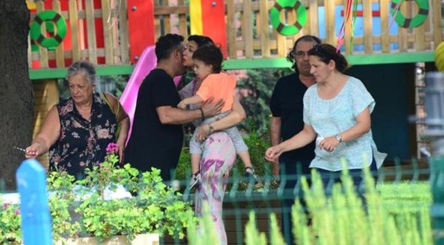 Sebahat- Arif Yılmaz çiftinin eski gelinleri Yağtu'ya gösterdikleri yakın ilgi de dikkatten kaçmadı.