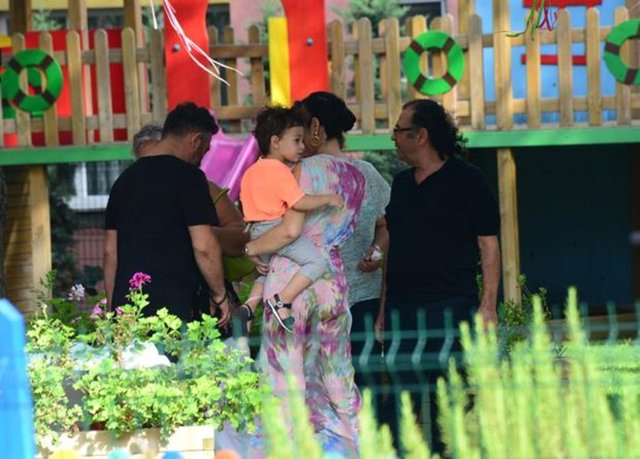 Boşanmalarına rağmen son dönemde sıkça görüşen Yılmaz ile Yağtu, önceki gün de oğullarının doğum günü partisinde bir araya geldi.