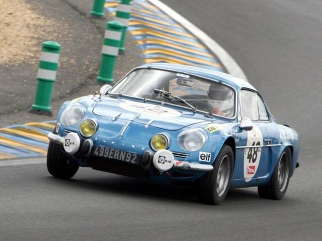 1961: Alpine A110