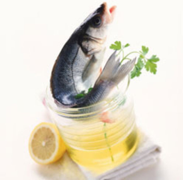 Bitkisel yağlar ve balıkta bulunuyor.