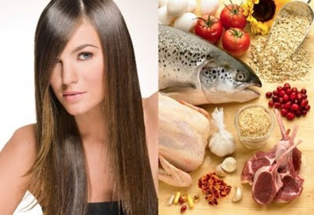 Saçlarımızı tamamlayan en önemli etkenlerden biri de beslenme. Saç sağlığımız, gerekli olan vitamin, mineral ve diğer besin öğelerinden zengin bir beslenme şekline bağlıdır.