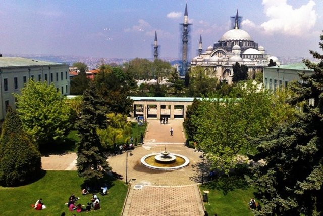 İstanbul Üniversitesi Havuzlu Bahçe