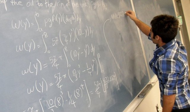 Annesi düşük tiroksin seviyesine sahip olan çocuklar, annesi normal tiroksin seviyesine sahip olan çocuklara göre dönem sonunda matematik testlerinden 2 kat daha düşük not aldı.  -