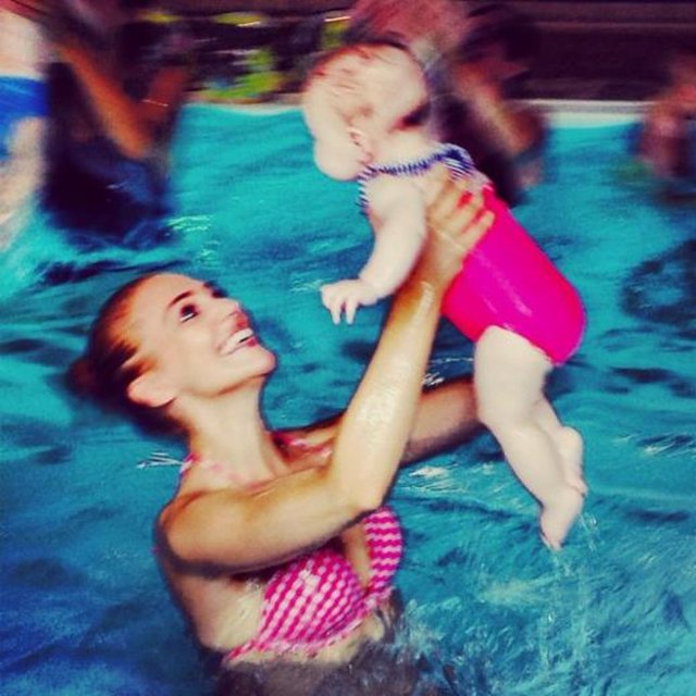 Ünlü işadamı Can Ateş'ten evlilik dışı çocuk sahibi olan Meryem Uzerli, gündemden düşmüyor.