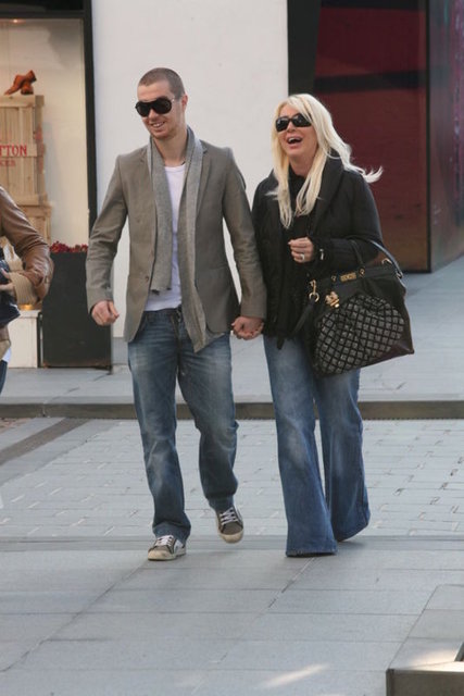 Yaşadığı aşklarla gündeme gelen Seda Sayan'ın oğlu, giyim zevkiyle de dikkat çekiyor.