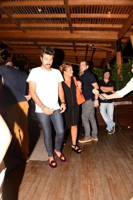 Kısa pantolonları ve babetleriyle bir dönem çok konuşulan Engin Can, eleştrilere aldırış etmiyor.