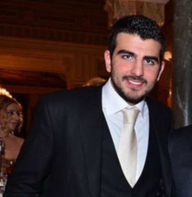 Habere göre, olay Özlem Yıldız'ın Cenk Öztanık ile samimi bir şekilde dans etmesiyle başladı.