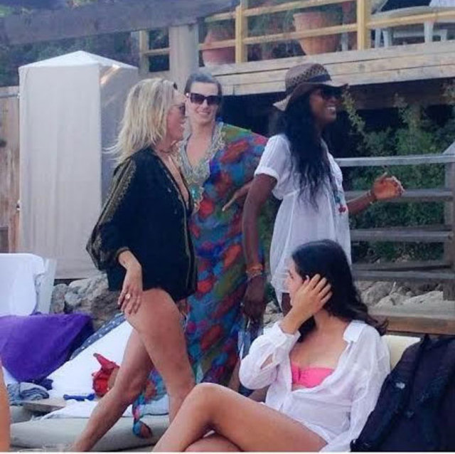 Dünyaca ünlü modeller Kate Moss ve Naomi Campbell, Bodrum'da ortalığı birbirine kattı.