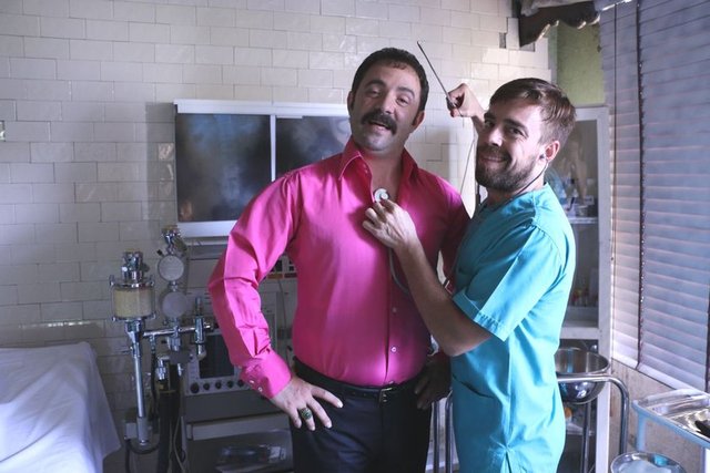 Önder Açıkbaş ve Murat Dalkılıç, çekimler boyunca çok eğlendiler... Birbirleri ile şakalaşırken hem kendilerini ve tüm kamera arkası ekibini gülmekten çalışamaz hale getirdiler!