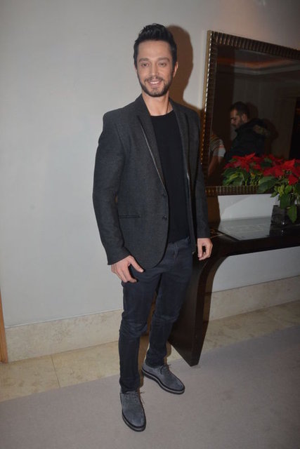 Sevgilisi Eliz Sakuçoğlu ile ilişkisine son noktayı koyan Murat Boz, kalbini yeni bir aşka açtı.