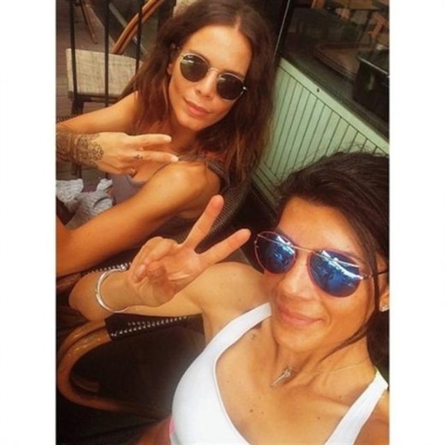 Bu arada Söylemezsem Olmaz programının sunucularından Duygu Çetinkaya ilginç bir iddia ortaya attı. Çetinkaya, Murat Boz ile Senem Sensilay'ı, ünlü popçuyla eski aşkı Eliz Sakuçoğlu'nun tanıştırdığını iddia etti…