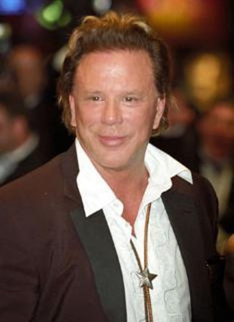 Mickey Rourke da yıllar sonra bu haliyle ortaya çıktığında hayranlarını şaşırtmıştı.