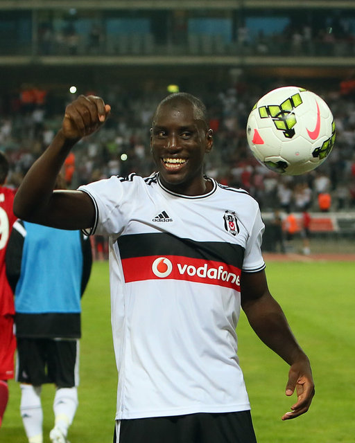 Demba Ba bu akşam günün tüm farz namaz borçlarını ödedi.