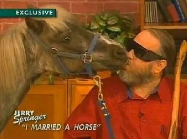 Atla evlenen adam  -