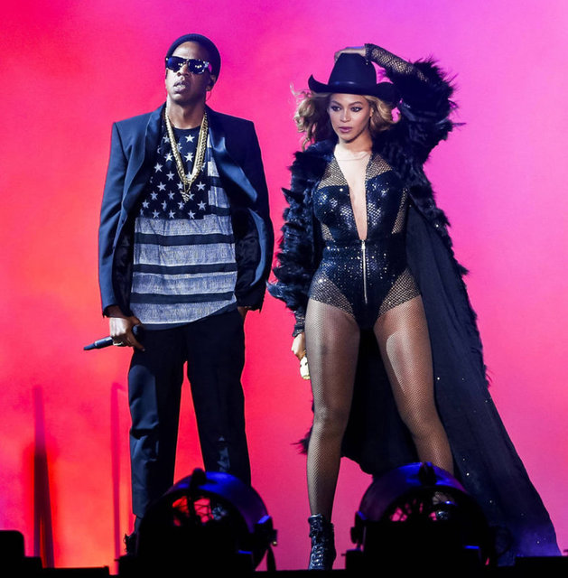 Jay Z, sahip olduğu New York'taki 40/40 isimli gece kulübünden yılda 5 milyon 110 bin dolar kazanıyor.