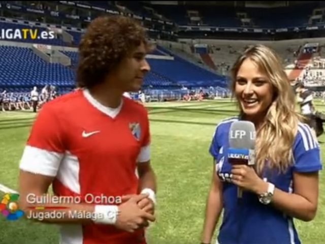 Almanya'ya gelen Huppenkothen, Schalke 04'ün stadında Dünya Kupası'nda yıldızlaşan vatandaşı Guillermo Ochoa ile röportaj yaptı.