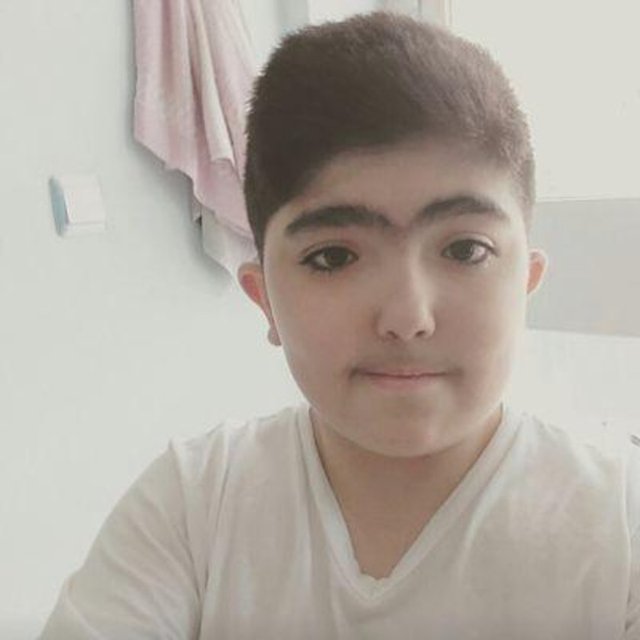 Instagram'da 47 bin 800, Vine'da 45 bin 400, Twitter'da ise 10 bin 500 takipçisi olduğunu ifade eden küçük fenomen, kendisini tanıtmak isteyenlerin para teklif ettiğini ancak buna çok sıcak bakmadığını dile getirdi.