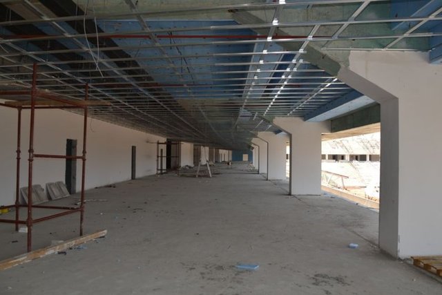 Zeminde alttan ısıtma sisteminin kullanılacağı ve yoğun bir kar yağışında zeminin asla buz tutmayacağı kaydedildi.