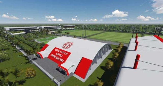 Toplamda 134 bin metrekare alanı kapsayan tesiste; 18 bin 500 metrekare kapalı alan, merkez yönetim binası, kamp binaları, sporcu odaları, 4 adet ışıklandırmalı çim saha, bin kişilik kapalı tribün;