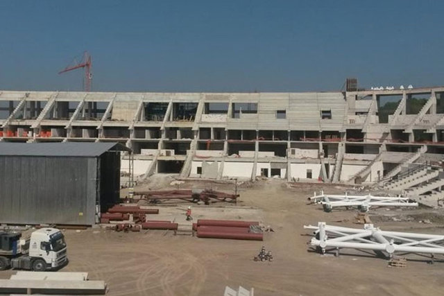 Stat 33 bin 19 kişilik kaspasiteli. VIP tribünü 347 kişilik. 54 adet loca, 144 adet engelli oturmaa koltuğu bulunuyor.