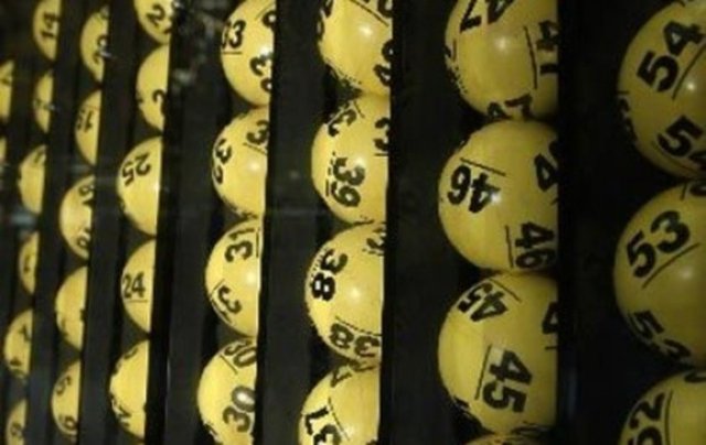 Sayısal Lotoda şanslı numaraları topların ağırlığı mı belirliyor?Sayısal Lotoda bazı sayıların birbirini sevmesinin ve küreden birlikte düşmesinin, belli modellerde belli rakamların gelmesinin nedeni ne?