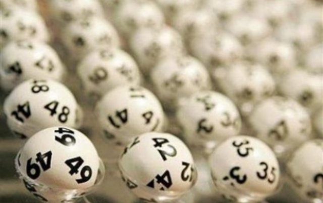 Rekor 49.8 milyon lira -  - Süper Loto 6/54 daha önce rekor rakama 2009'da ulaşmıştı. 12 haftalık devrin ardından 12 Mart 2009 tarihinde yapılan çekilişte 6 bilen iki kişi toplam 49.8 milyon liralık ikramiyenin sahibi olmuştu. -