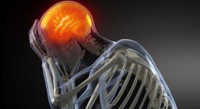 Uzmanlara göre, her şeyin olduğundan bir hayli küçük ya da büyük görüldüğü bu sendromun sebebi beyindeki paryetal lobun düzensiz çalışmasıdır.