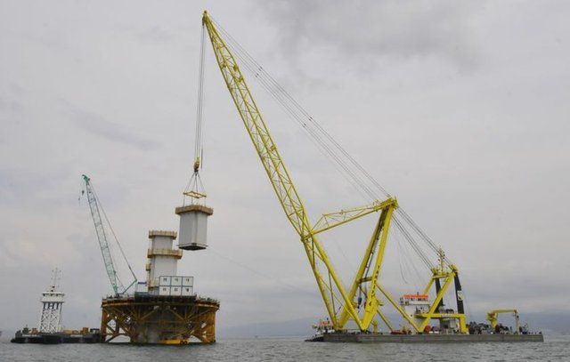 İnceleme sırasında çalışmalar hakkında bilgi veren Otoyol A.Ş. Genel Müdür Yardımcısı Ali Nebil Öztürk, "Bu projenin 37 ayda tamamlanması bir dünya rekorudur" dedi.