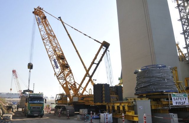 Kulelerin çelik olduğunu ve çelik kablolarla taşındığını ifade eden Zeybek, şöyle devam etti: