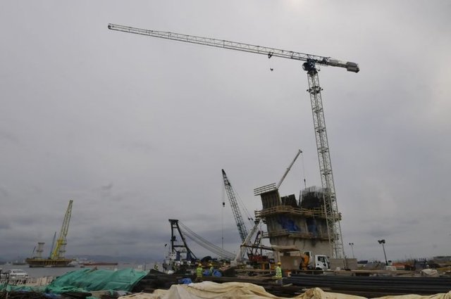 Ancak Başbakana söz verildiğinden dolayı Biz köprünün 2015 yılının aralık ayında trafiğe açılması için çalışmalarımızı hızlandırıyoruz" ifadelerini kullandı.