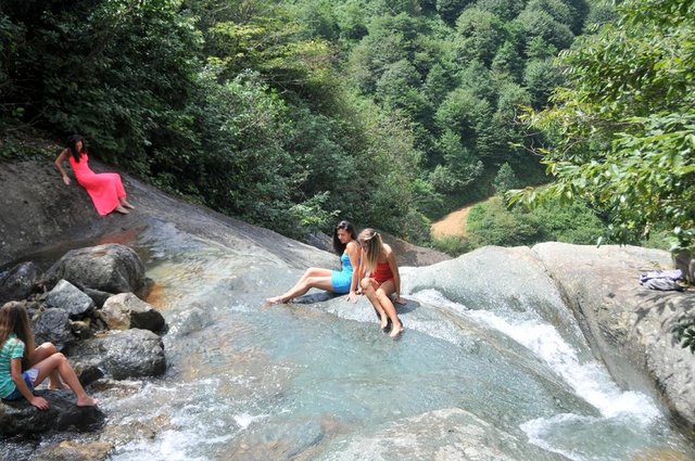 Rize'de turizm destinasyonlarına artık kent genelinde sayıları 100'e yaklaşan şelaleler de eklendi.