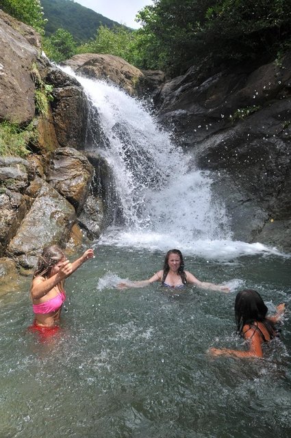 -  - Ağaran Şelalesi Turizm ve Tanıtma Derneği Başkanı Metin Saklı da, yerli ve yabancı turistlerin her geçen gün daha da yoğun ilgi gösterdiğini belirterek," Özellikle, şelalenin üst kısmında oluşan irili ufaklı, jakuzi benzeri göletler çok ilgi görüyor.