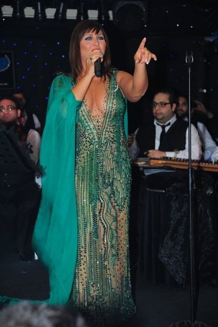 İŞ İLİŞKİSİNİ DE BİTİRDİ - Öfkesine yenilen Sibel Can, modacısı ve yakın arkadaşı olan Nur Yerlitaş'a ateş püskürdü.