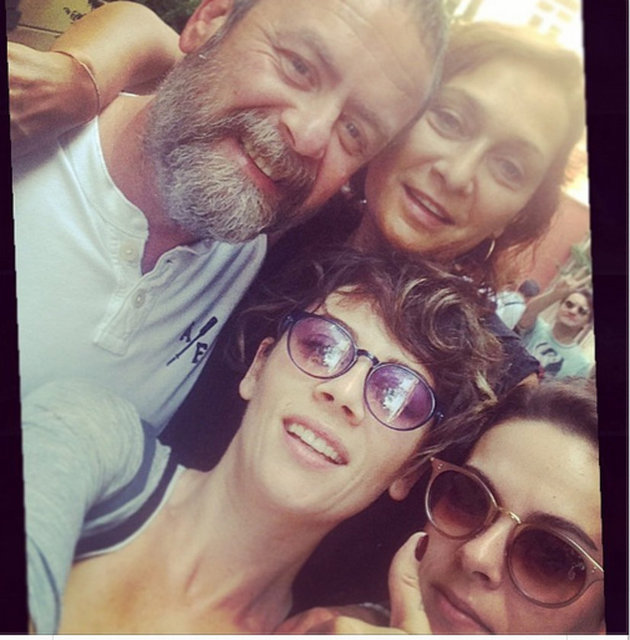 Demet Evgar -  - Oy- landık ailece