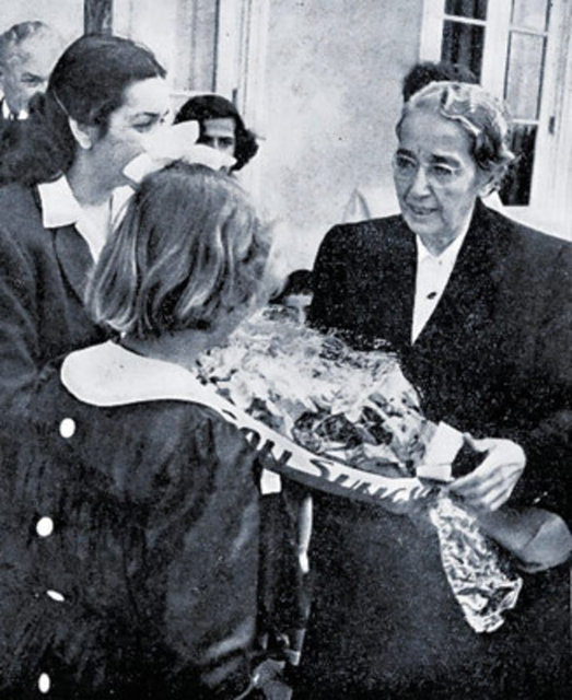 Reşide Bayar: Türkiye`nin 3. Cumhurbaşkanı Celal Bayar`ın eşi olarak 1950 yılından 27 Mayıs 1960 darbesine kadar Cumhurbaşkanlığı Köşkü`ne ev sahibeliği yapmıştır.