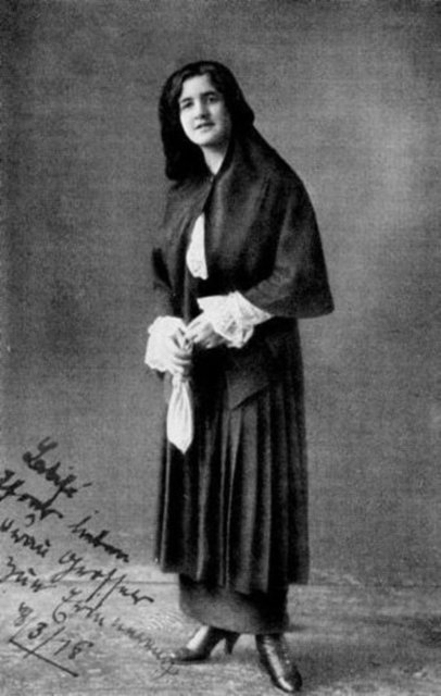 Latife Uşşaki: Türkiye'nin kurucusu ve ilk cumhurbaşkanı Mustafa Kemal Atatürk'ün eşidir. 29 Ocak 1923-5 Ağustos 1925 tarihleri arasında iki buçuk yıl Mustafa Kemal Atatürk ile evli kalmıştır.