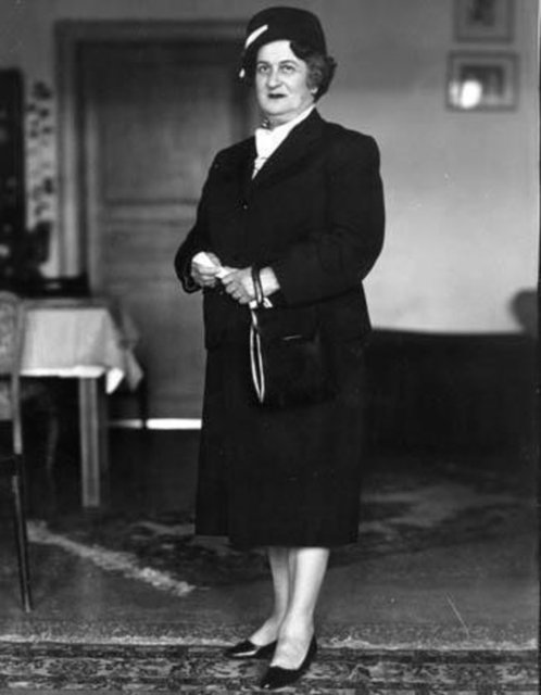 Melahat Gürsel: Türkiye'nin dördüncü cumhurbaşkanı olan Cemal Gürsel'in eşi. Cemal Gürsel`in rahatsızlığı sonucu 28 Mart 1966`da TBMM tarafından görevinden alınmasına kadar Türkiye`nin 4. Cumhurbaşkanı eşi olmuştur.