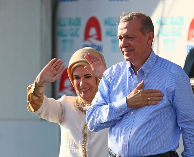 Emine Erdoğan, 4 Temmuz 1978 tarihinde Recep Tayyip Erdoğan ile 23 yaşında evlendi. Ahmet Burak Erdoğan, Sümeyye Erdoğan, Necmettin Bilal Erdoğan, Esra Erdoğan adında 4 çocuğu var.