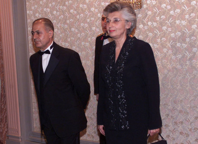 Semra Sezer: 16 Mayıs 2000'de göreve başlayan ve 28 Ağustos 2007'de görevi devreden Türkiye'nin 10. Cumhurbaşkanı Ahmet Necdet Sezer'in eşi.