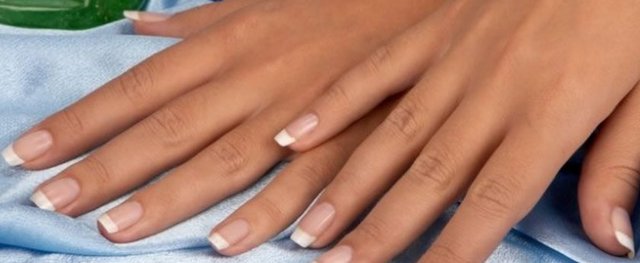 Bilim adamları bunun, anne karnında maruz kalınan testosteron seviyesinden kaynaklanıyor olabileceğini, az testosterona maruz kalanların işaret parmağının daha uzun olduğunu belirtti.