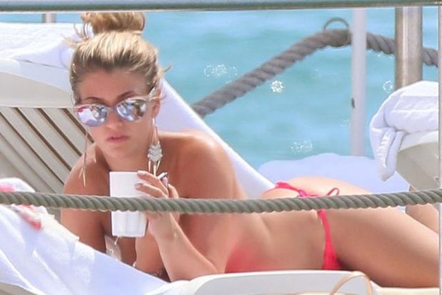 Amy Willerton ile gizemli sevgilisi daha sonra otel balkonunda romantik anlar yaşarken de objektiflere katıldı.